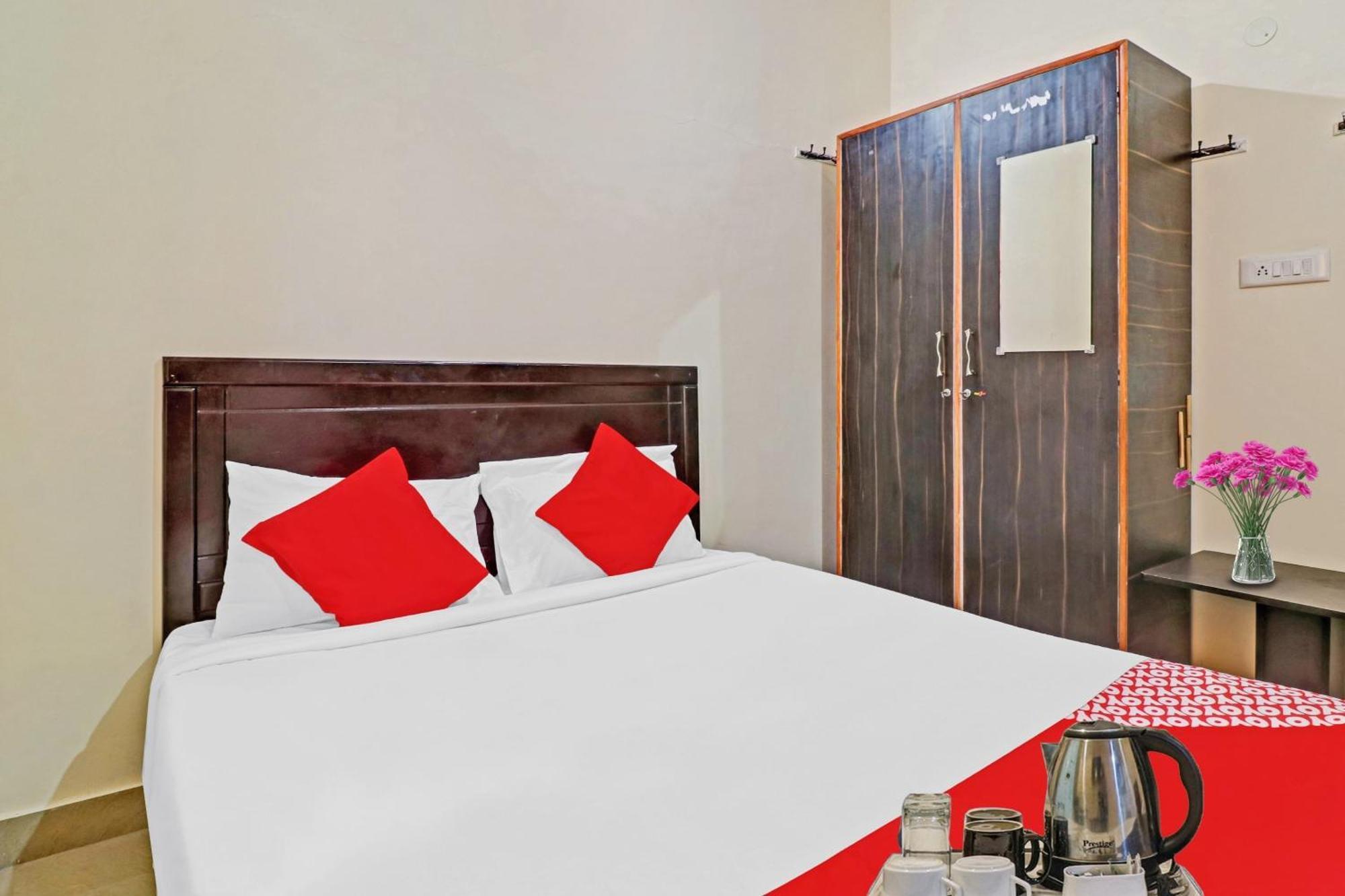 העיר בנגלור Hotel O Mn Residency Near Ragigudda Sri Prasanna Anjaneyaswamy Temple מראה חיצוני תמונה