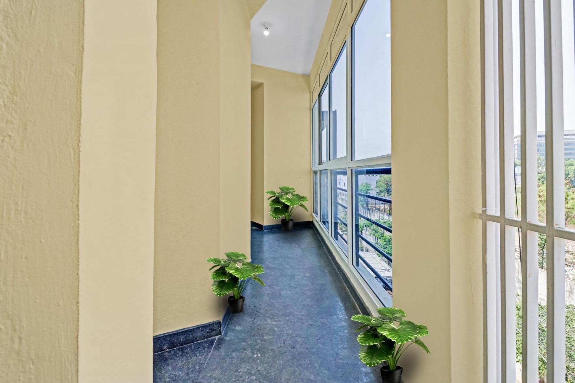 העיר בנגלור Hotel O Mn Residency Near Ragigudda Sri Prasanna Anjaneyaswamy Temple מראה חיצוני תמונה